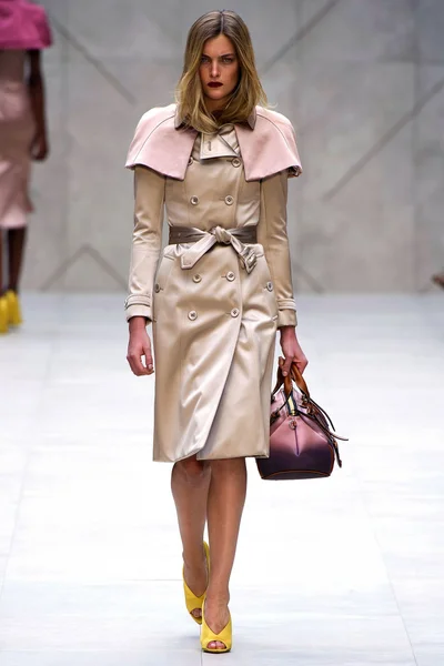 Look 16